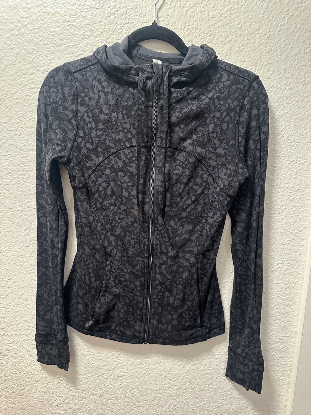 Lululemon define jacket size 6